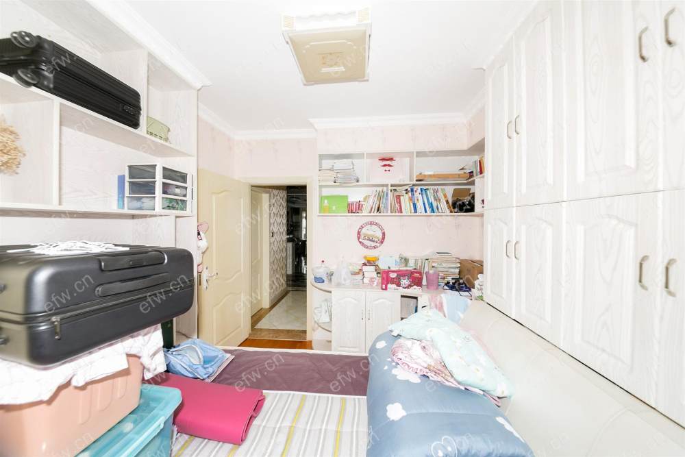 房东自住装修30万 有车位 看中房价可谈