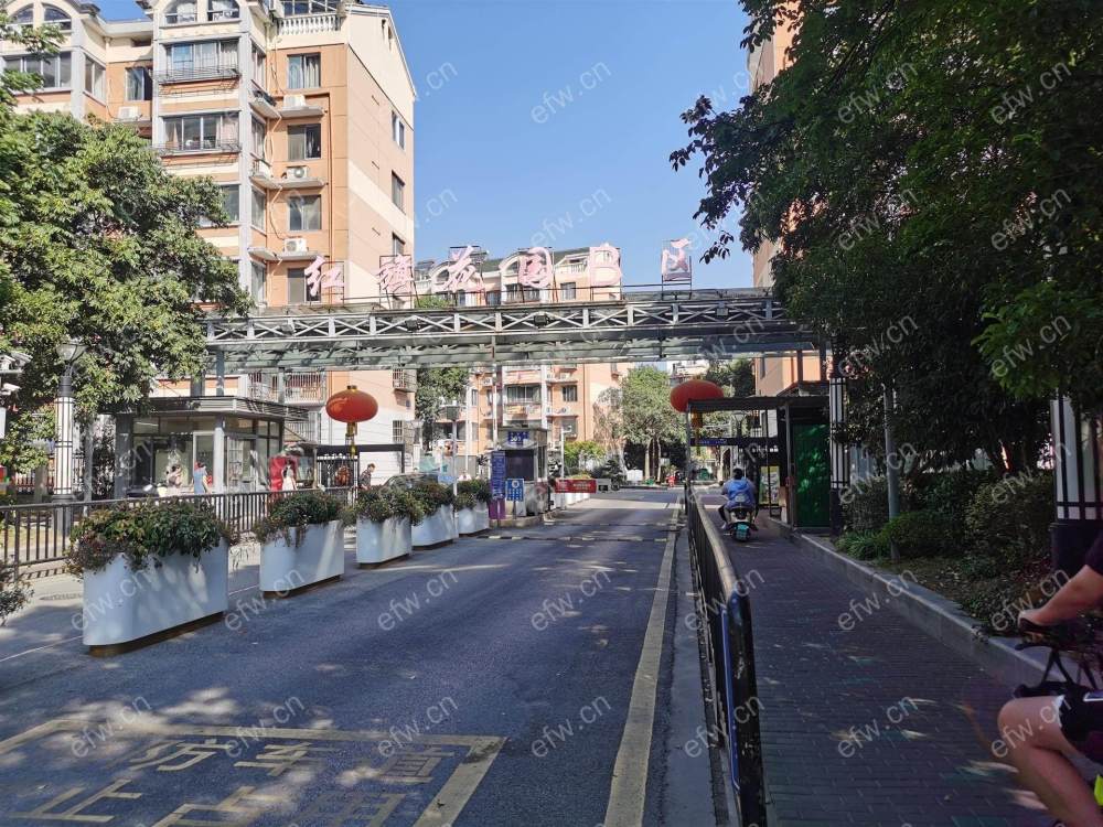红旗花园楼层东边户两房