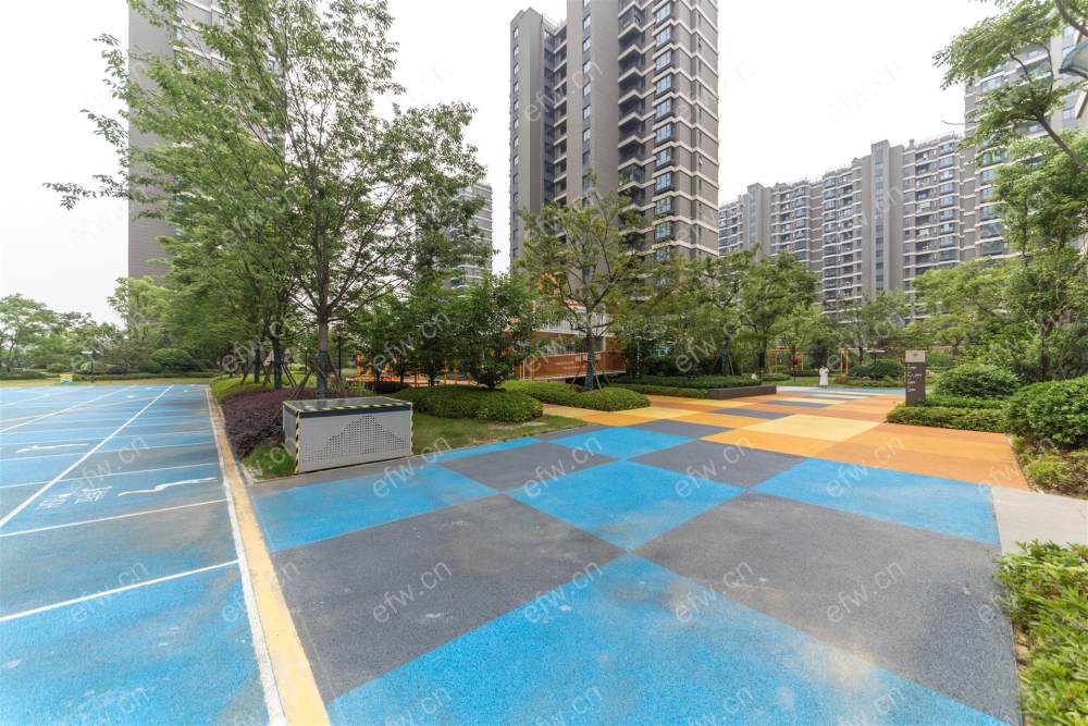 地铁口连元街可用明年8月24号满两年
