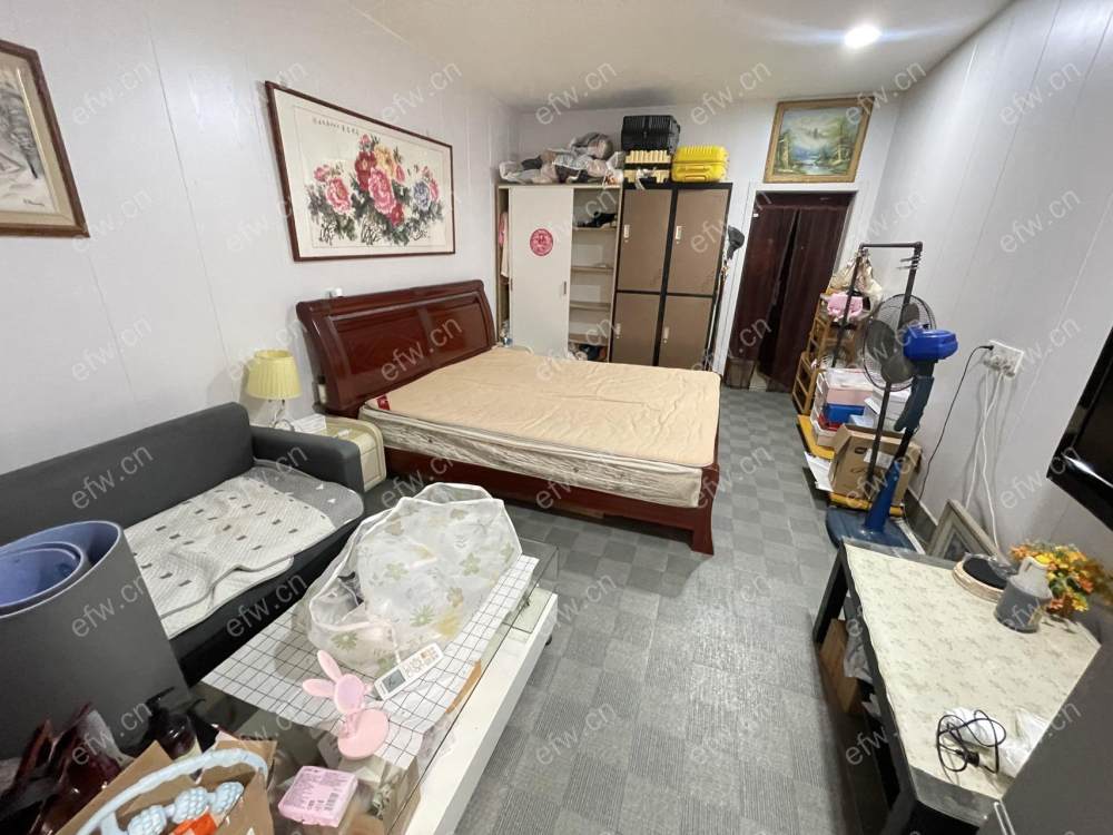 一楼带院己开门,房东自住精装房,拎包入住,已开院.