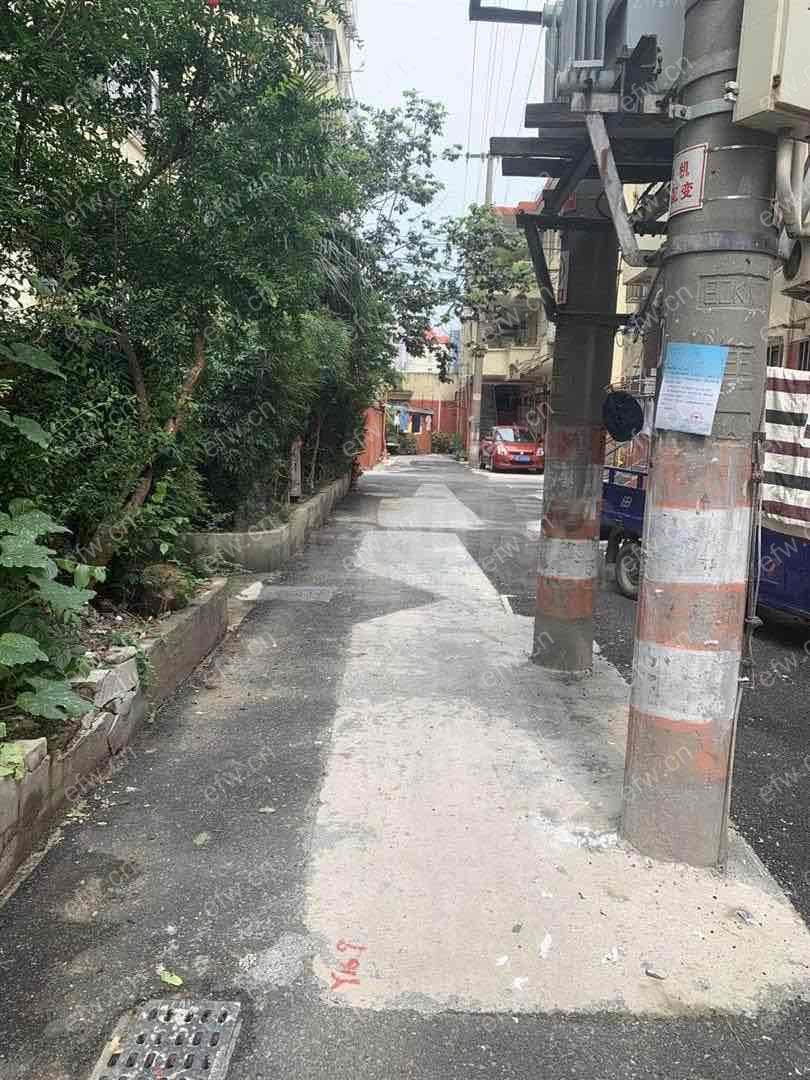 一楼带院己开门,房东自住精装房,拎包入住,已开院.