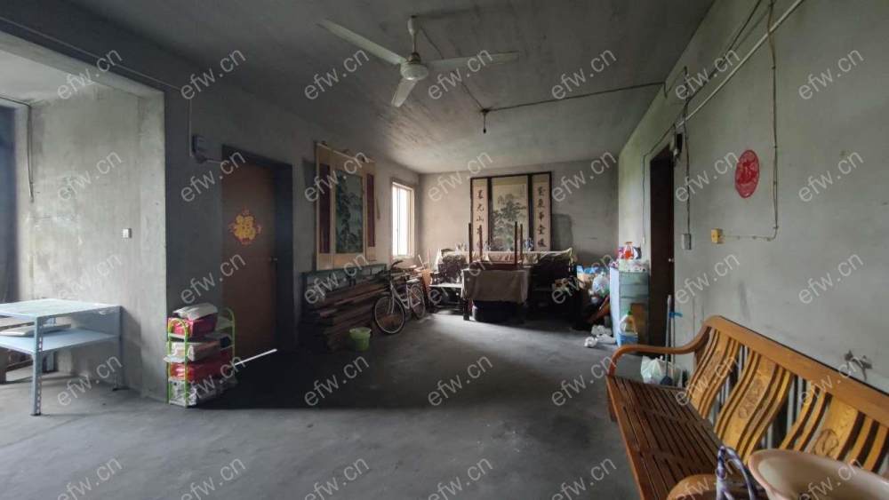 婚装全明东边户room房,village 格局工整合理