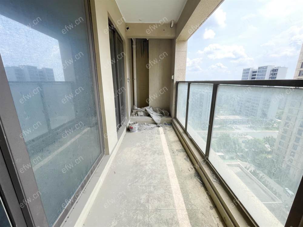 融创玉兰公馆（惠港玉兰苑）三区 经典4房 东边户 全明 精装修！