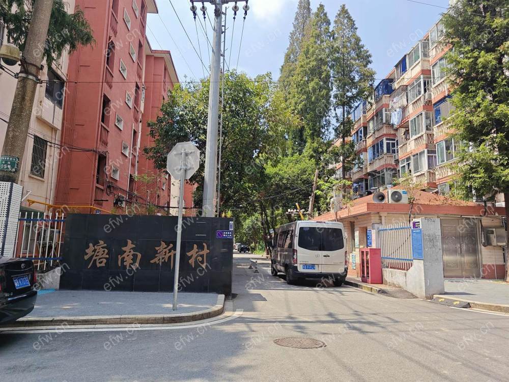 南长街小学对面精装三楼小二房拎包入住