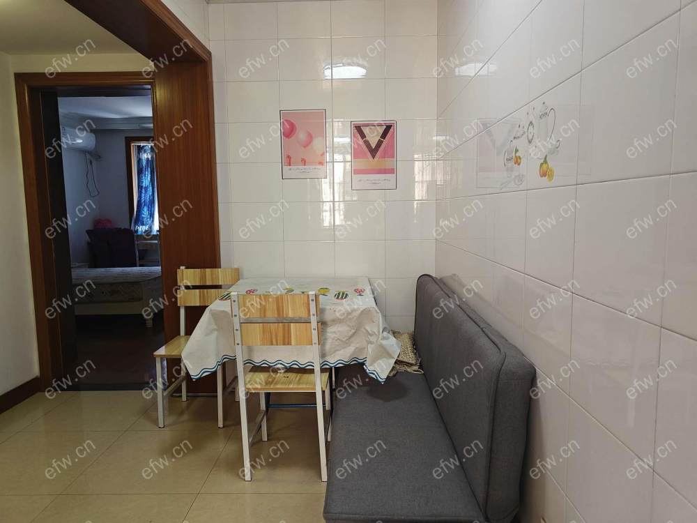 南长街小学对面精装三楼小二房拎包入住