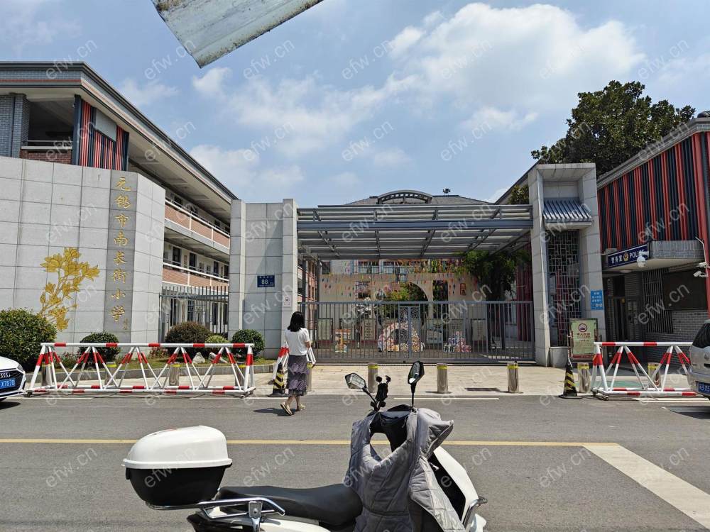南长街小学对面精装三楼小二房拎包入住