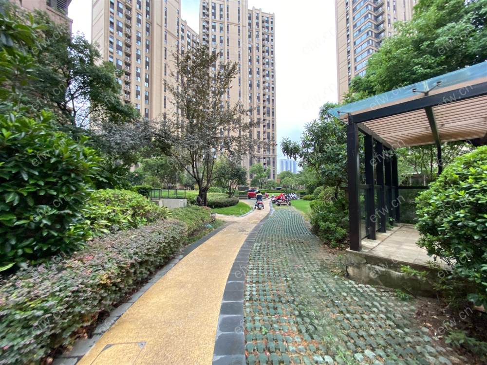 金域蓝湾四房出售看中价格可谈
