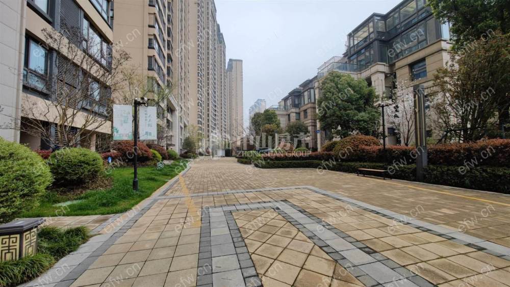 房子采光不错的，视野好，人车分流，一梯一户
