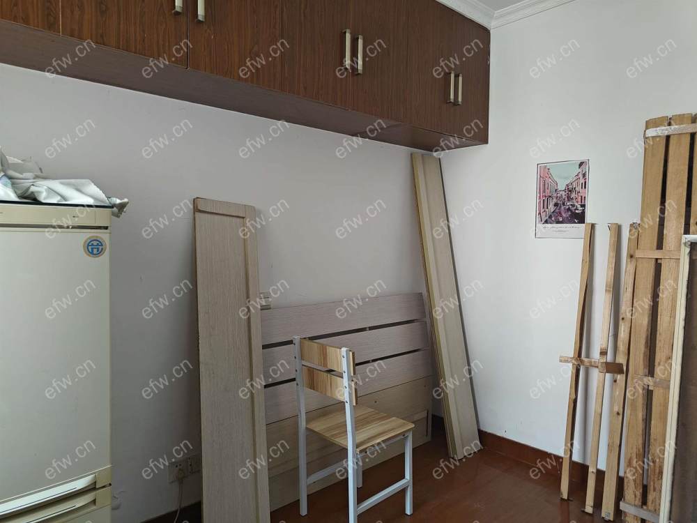 南长街小学对面精装三楼小二房拎包入住
