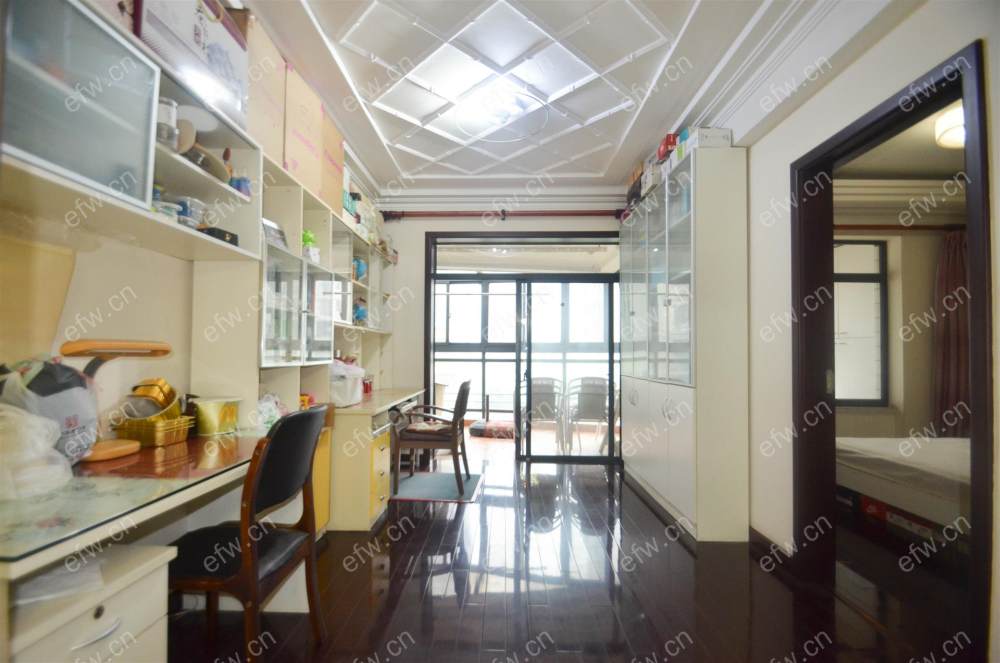 精装三房 中间楼层 房东诚心出售