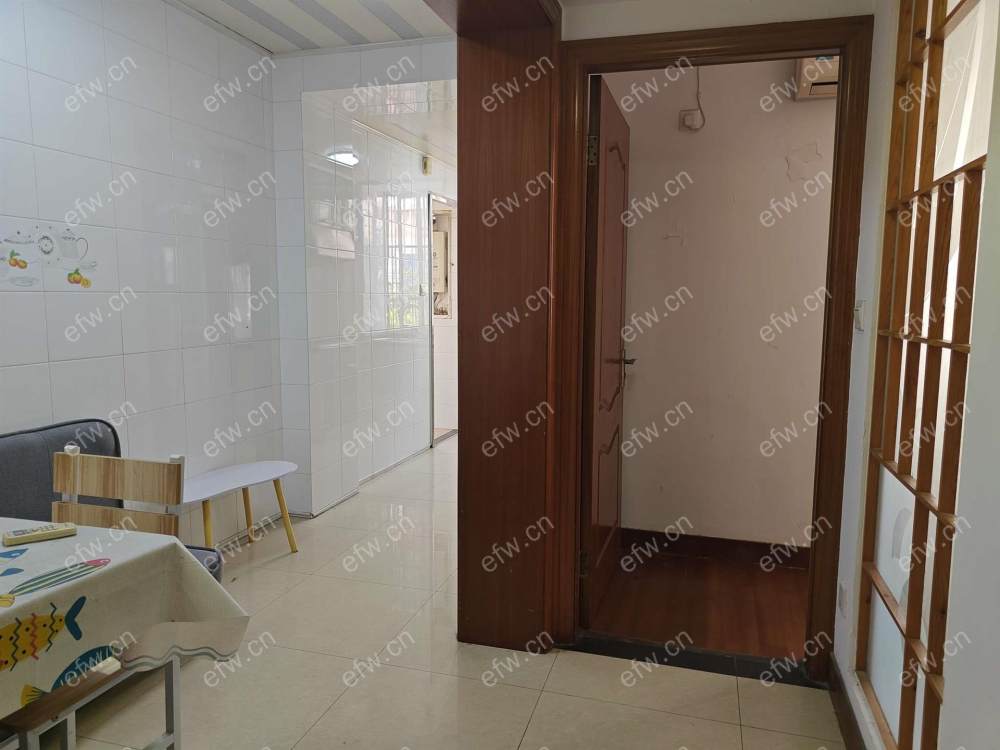 南长街小学对面精装三楼小二房拎包入住
