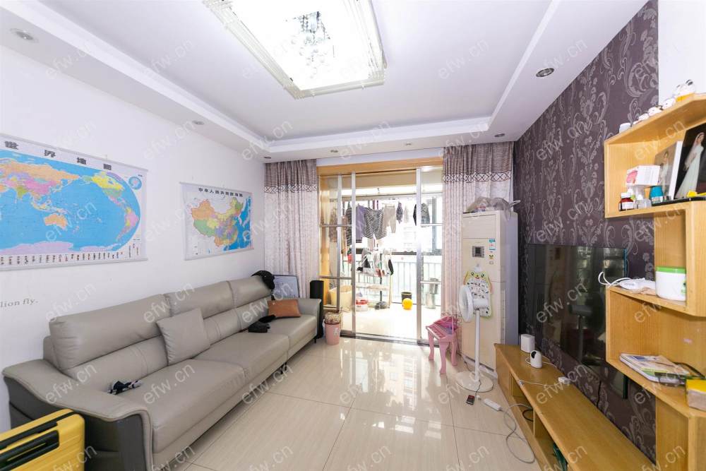 地铁口的2房自住精装