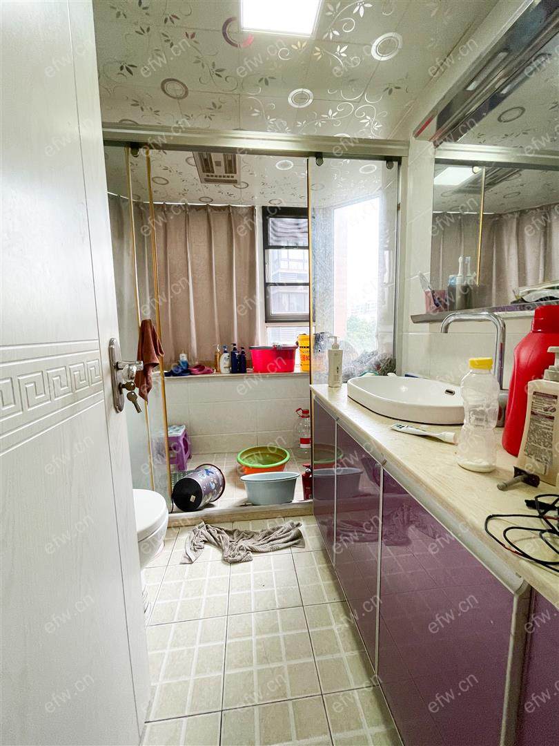 village 经典room房 东边户 全明 精装修！