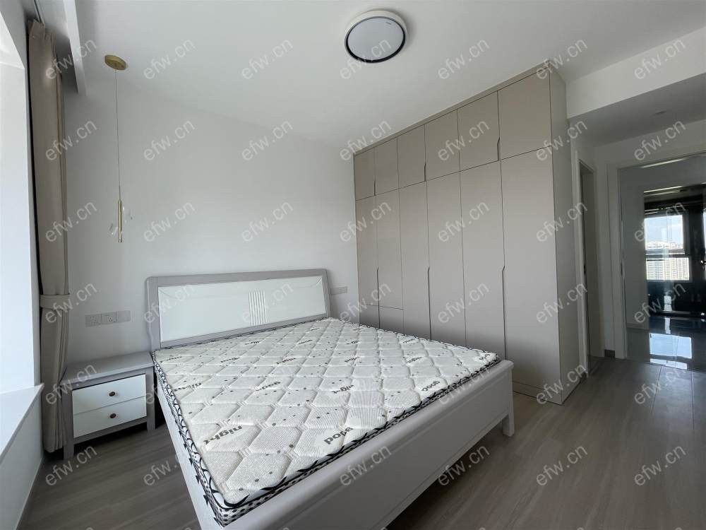 婚装全明东边户room房,village 格局工整合理