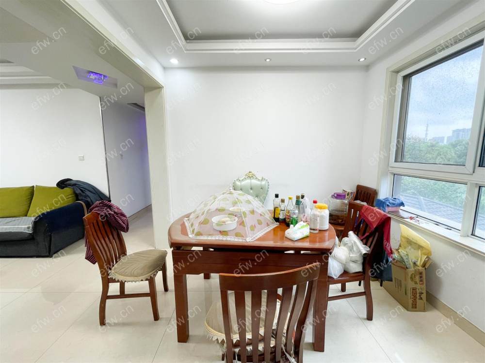 village 经典room房 东边户 全明 精装修！
