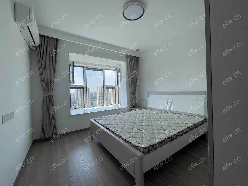 婚装全明东边户room房,village 格局工整合理