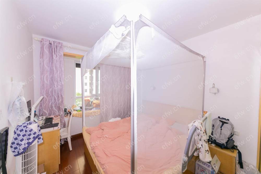 地铁口的2房自住精装