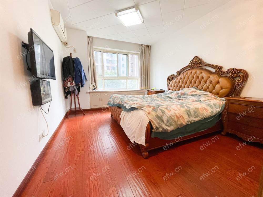 village 经典room房 东边户 全明 精装修！