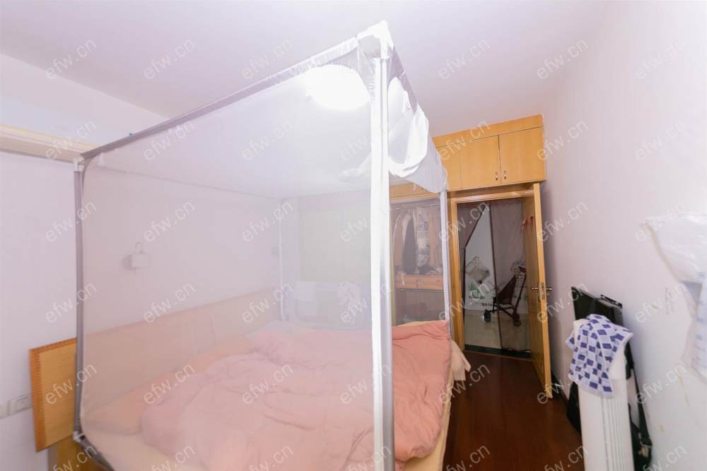 地铁口的2房自住精装