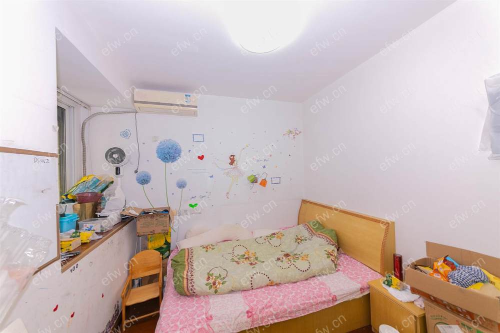 地铁口的2房自住精装