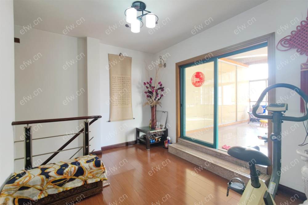 room房豪装拎包即住,village尽享优雅品质,多重阳台+飘窗