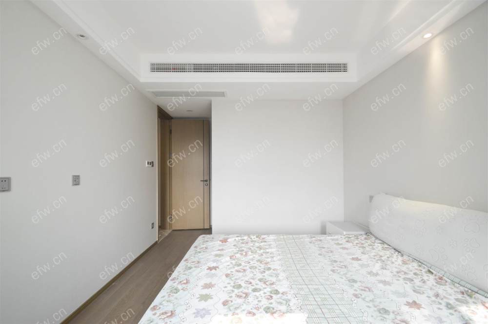 次新高档小区精装未住过三开间朝南双阳台