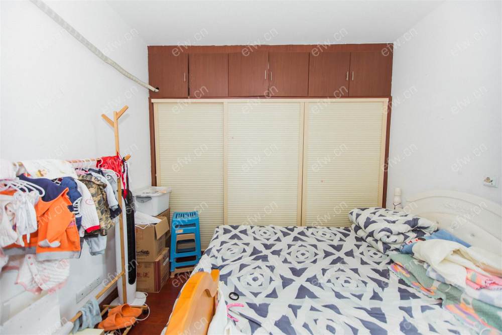 精装修拎包入住三开间朝南