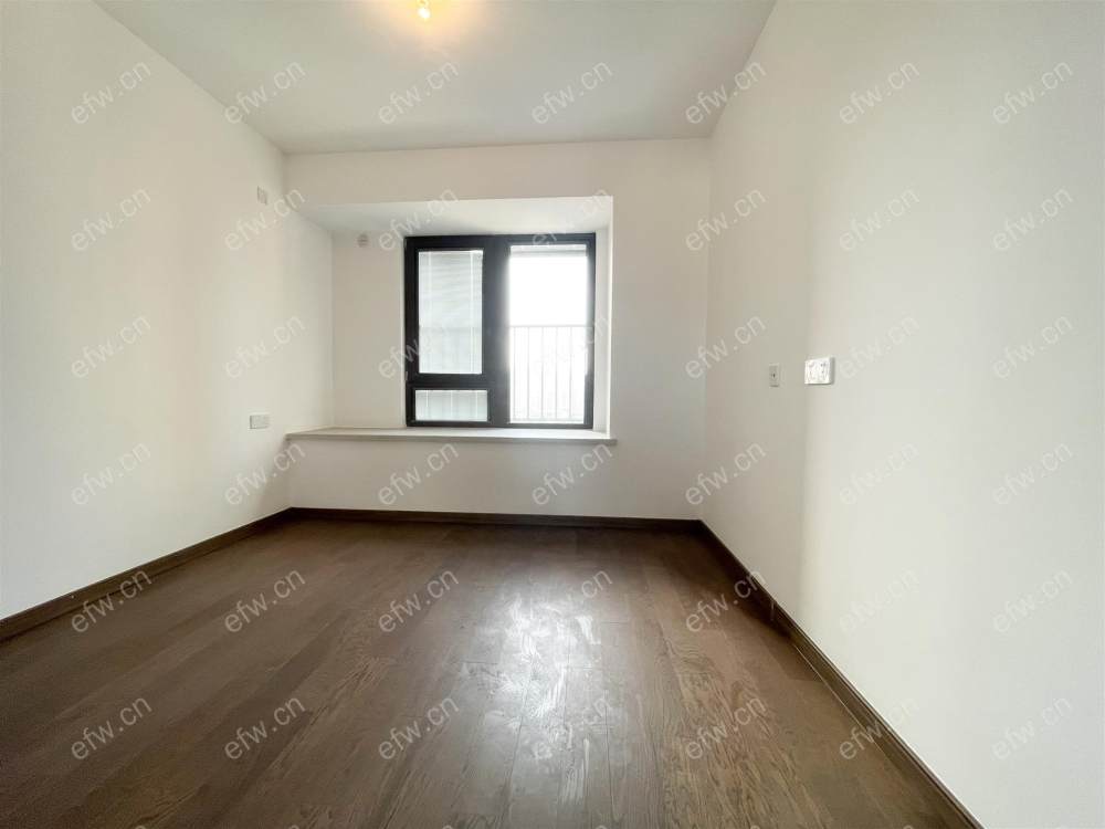 room房豪装拎包即住,village尽享优雅品质,多重阳台+飘窗