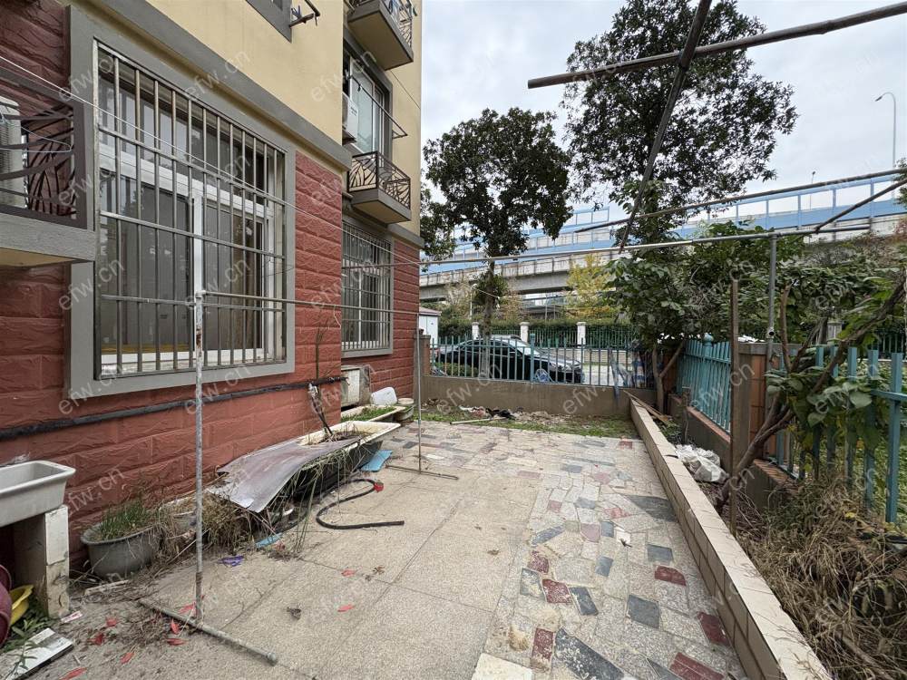 带院子 地段好 看房方便