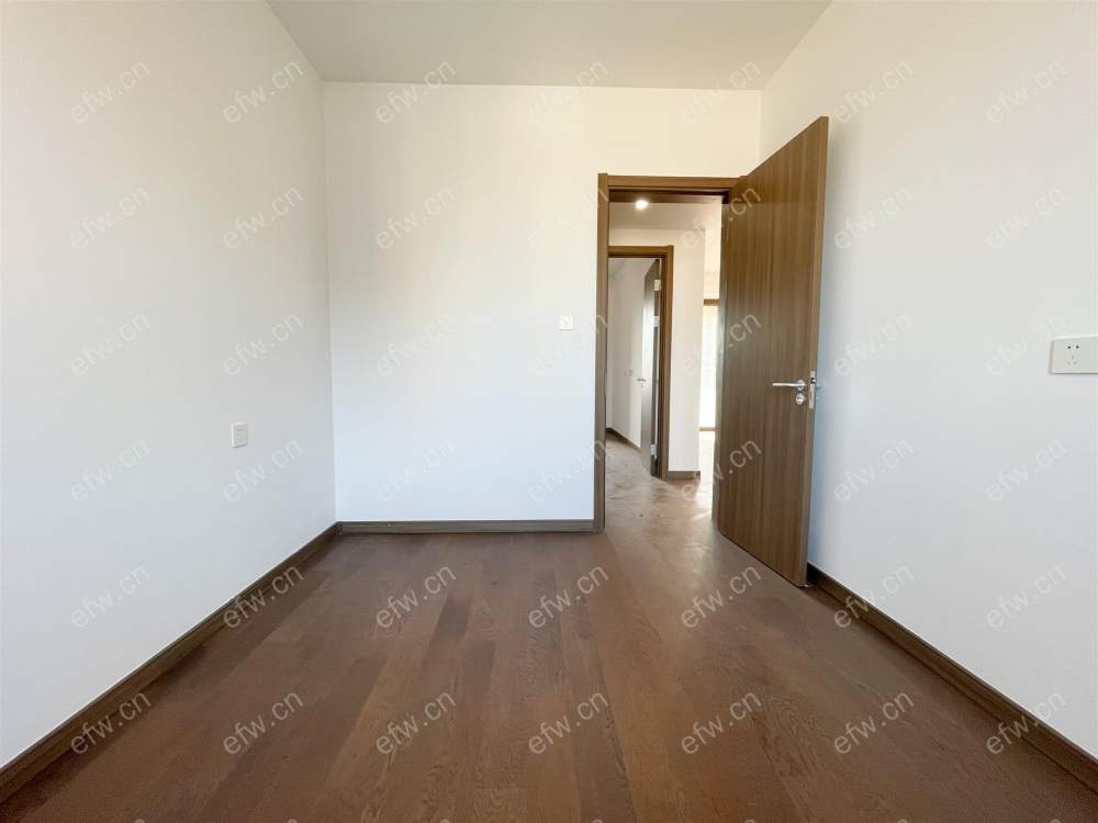 room房豪装拎包即住,village尽享优雅品质,多重阳台+飘窗