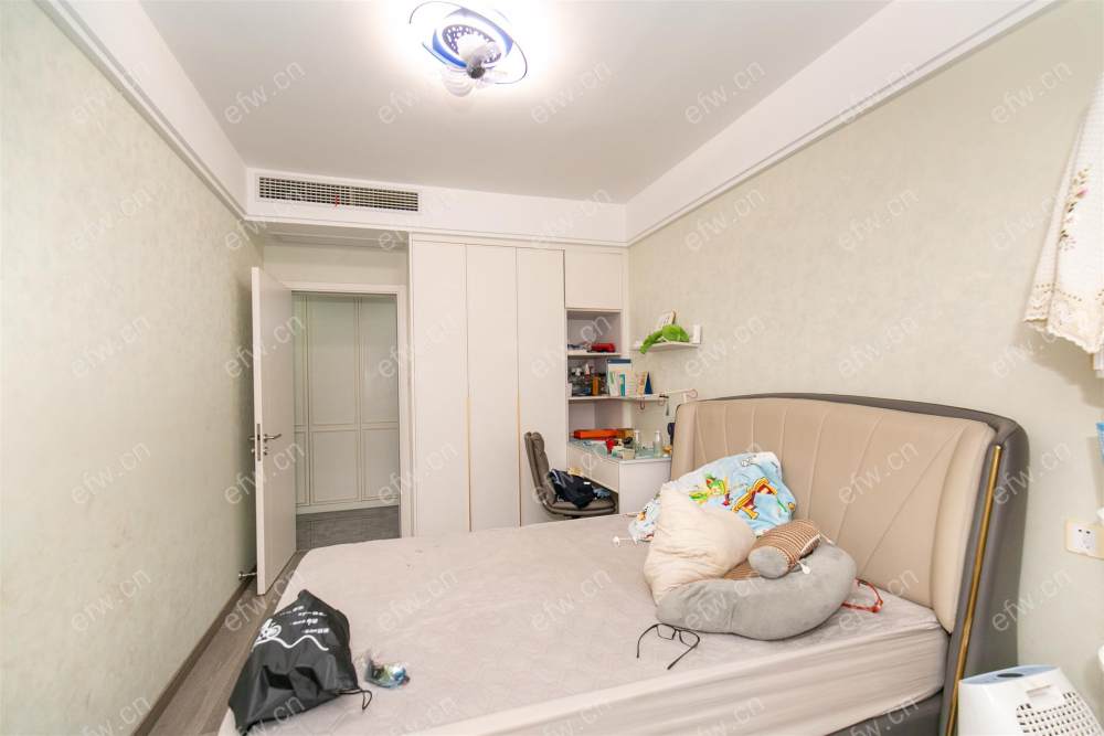 金色江南二期精装三房中层3开间南不靠路