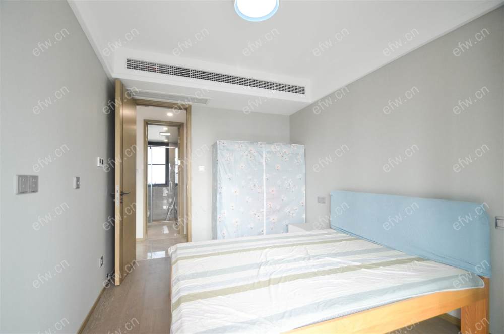 次新高档小区精装未住过三开间朝南双阳台