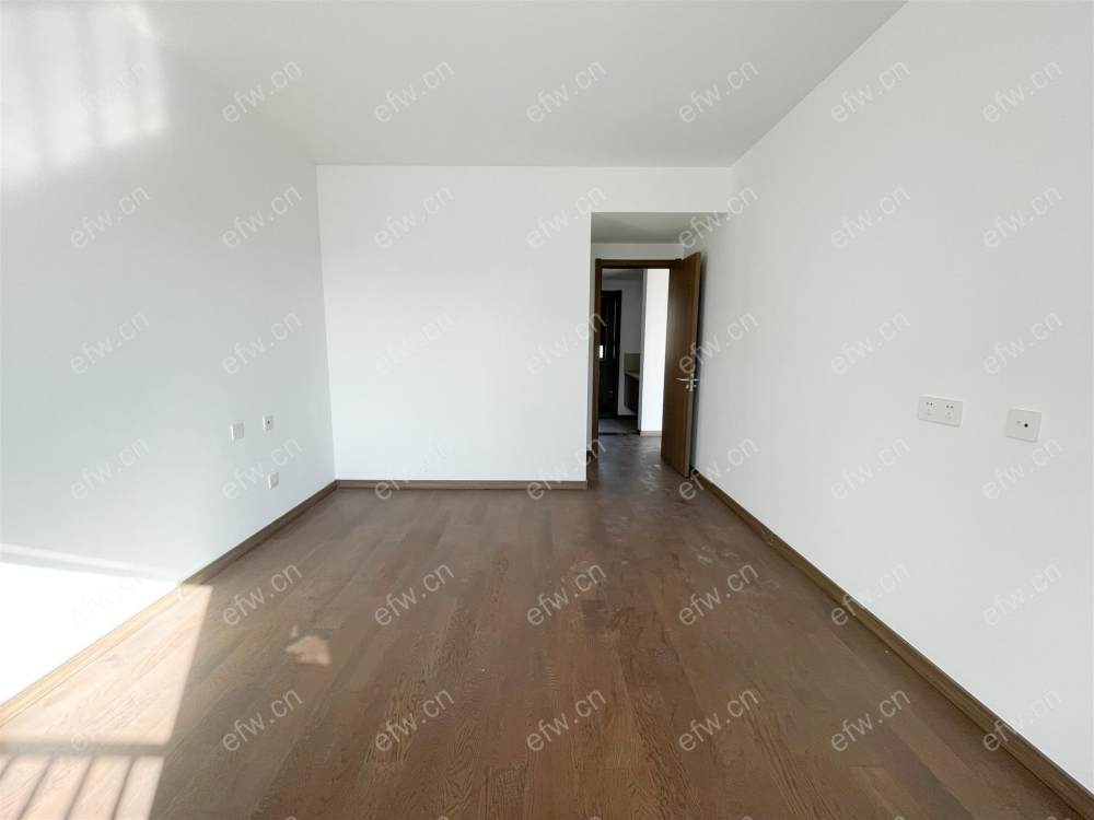 room房豪装拎包即住,village尽享优雅品质,多重阳台+飘窗