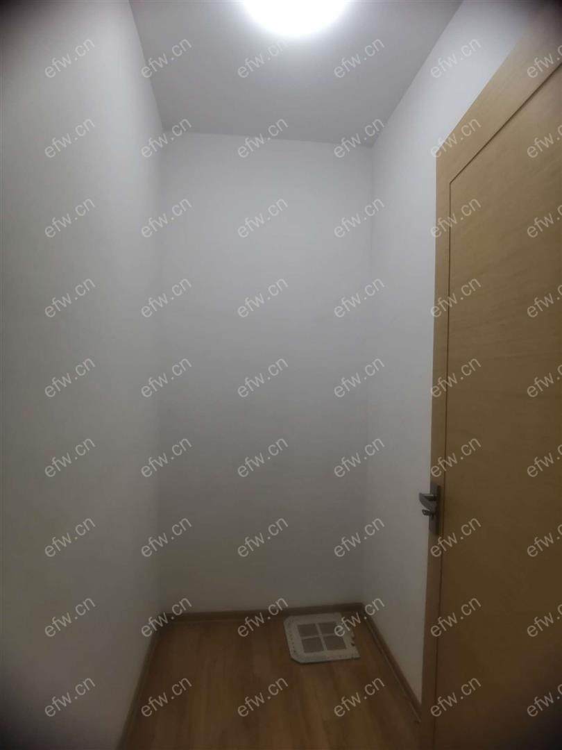 婚装全明东边户room房,village 格局工整合理