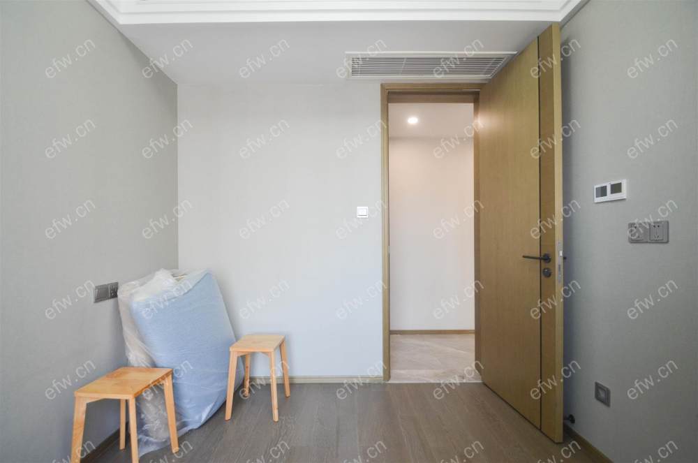 次新高档小区精装未住过三开间朝南双阳台