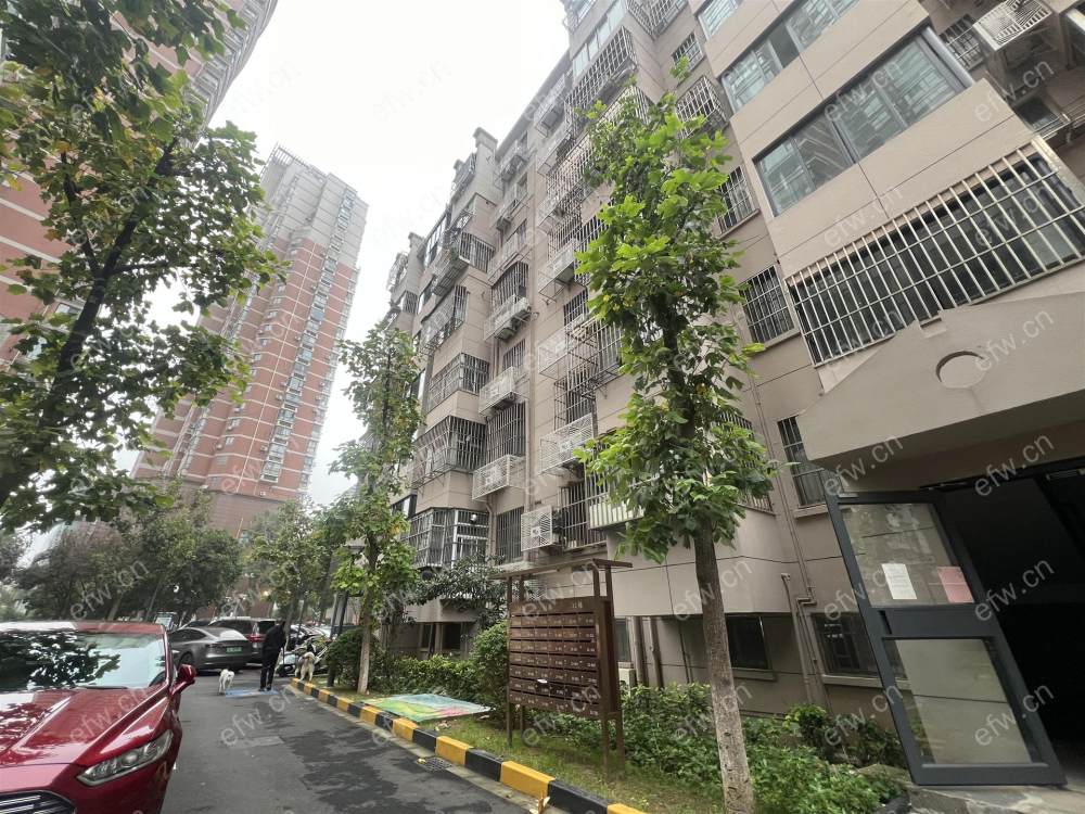 市 近地铁 学校 楼层佳 出行便利 小区中间位置