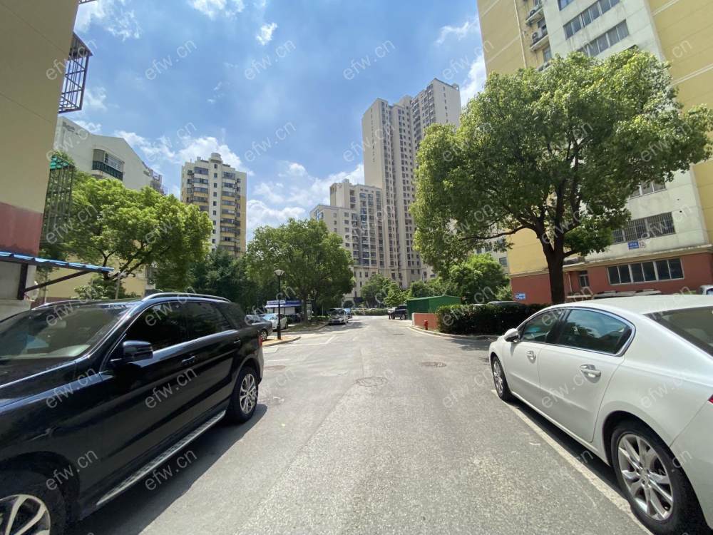 地铁口附近 商品房 电梯房 诚心出售