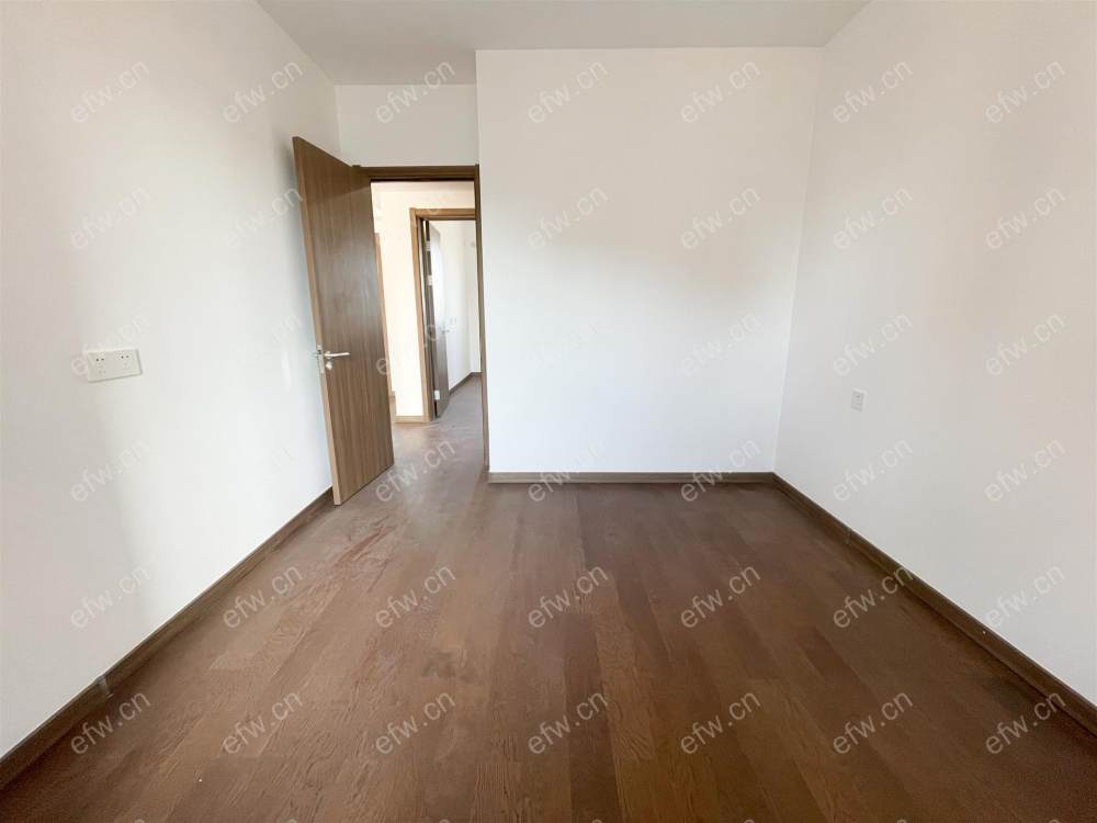 room房豪装拎包即住,village尽享优雅品质,多重阳台+飘窗