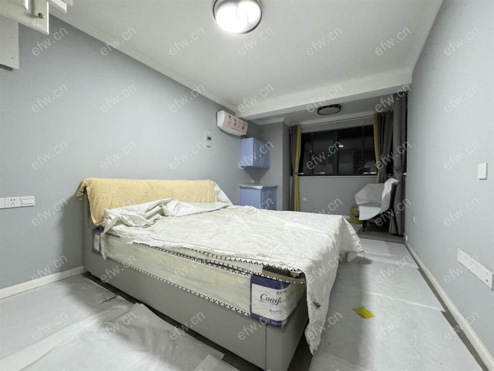 长宁苑顶带阁楼 精装20万未入住
