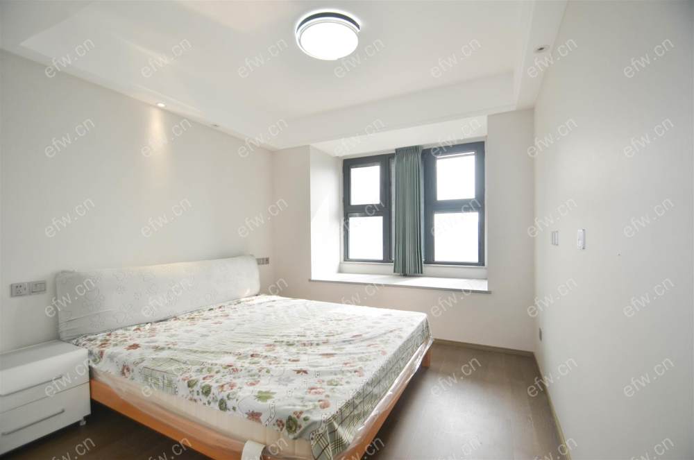 次新高档小区精装未住过三开间朝南双阳台