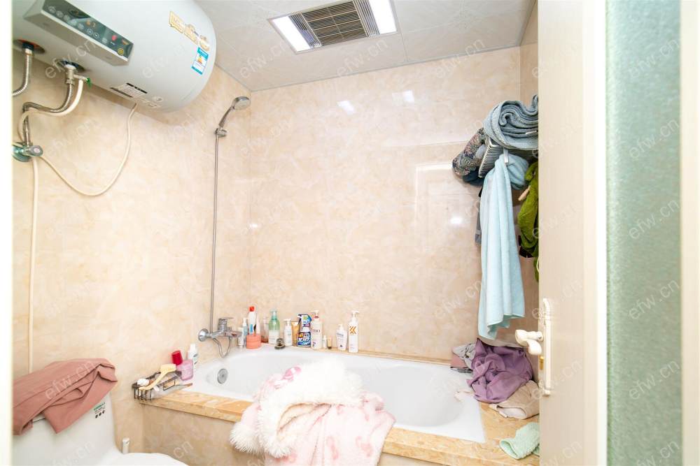 精装自住四房，空调带地暖