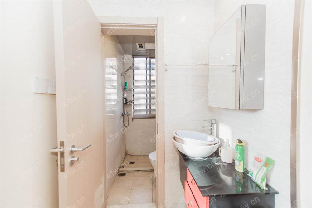 village位置好，环境优雅，area平米精装room房