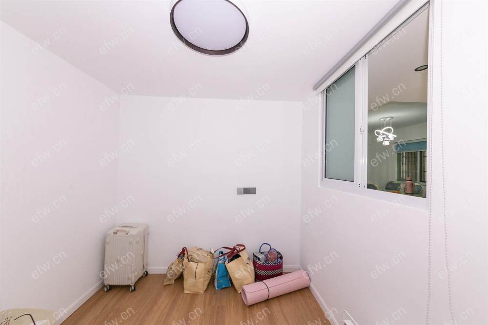 锦树里 3室1厅，新装，未住人