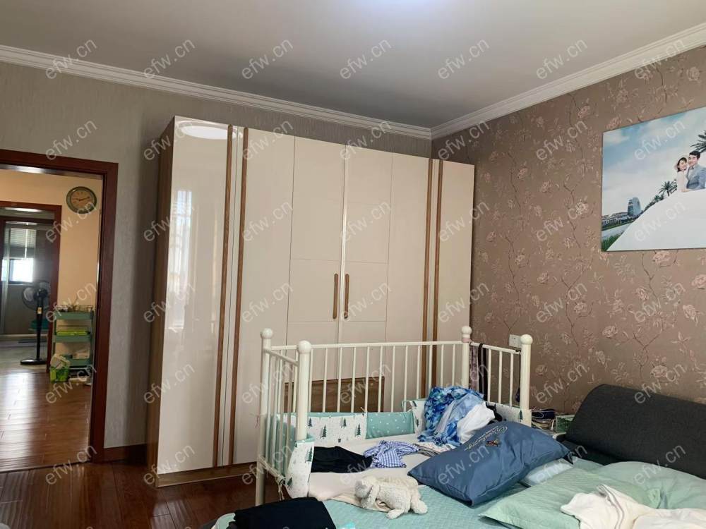 天河小区 4室2厅  精装修 带阁楼
