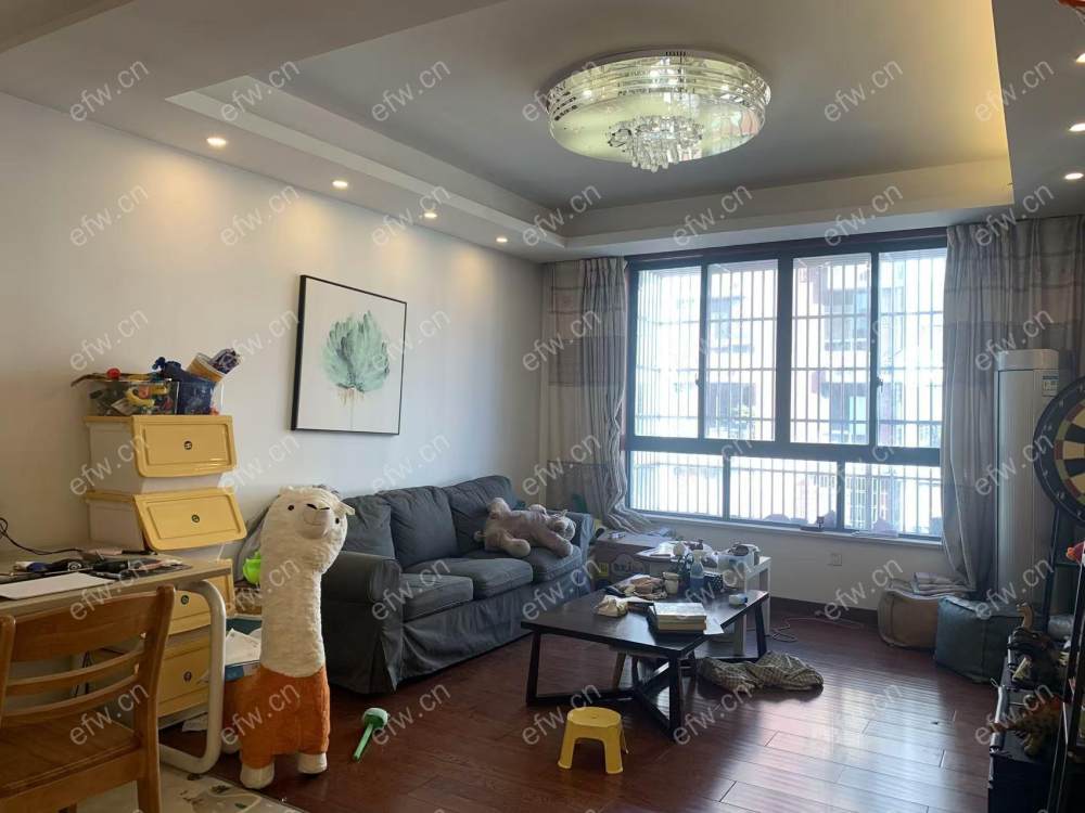天河小区 4室2厅  精装修 带阁楼
