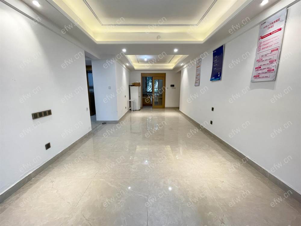 位于小区中间位置，精装修，拎包入住；客厅宽敞、使用率高；厨房设施齐全