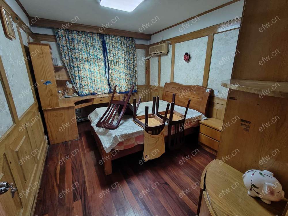 地铁口精装三房