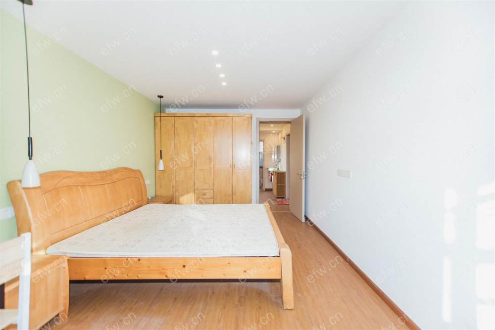 village位置好，环境优雅，area平米精装room房