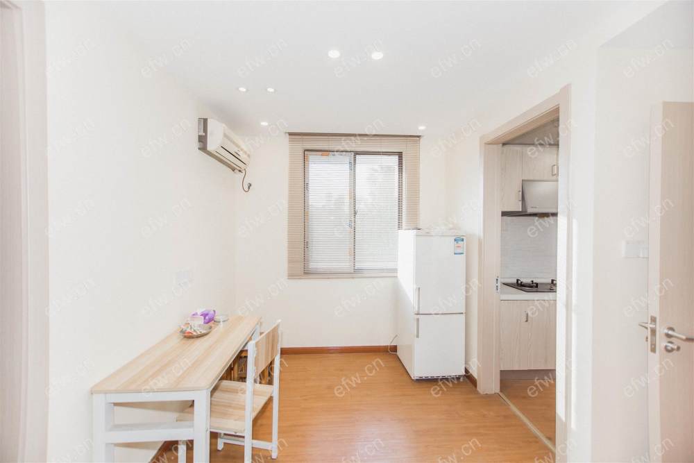 village位置好，环境优雅，area平米精装room房