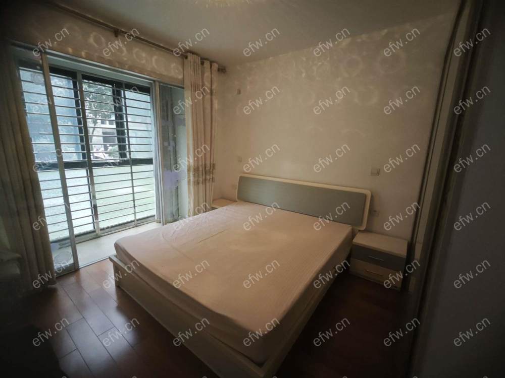 精装修，拎包入住家具家电齐全